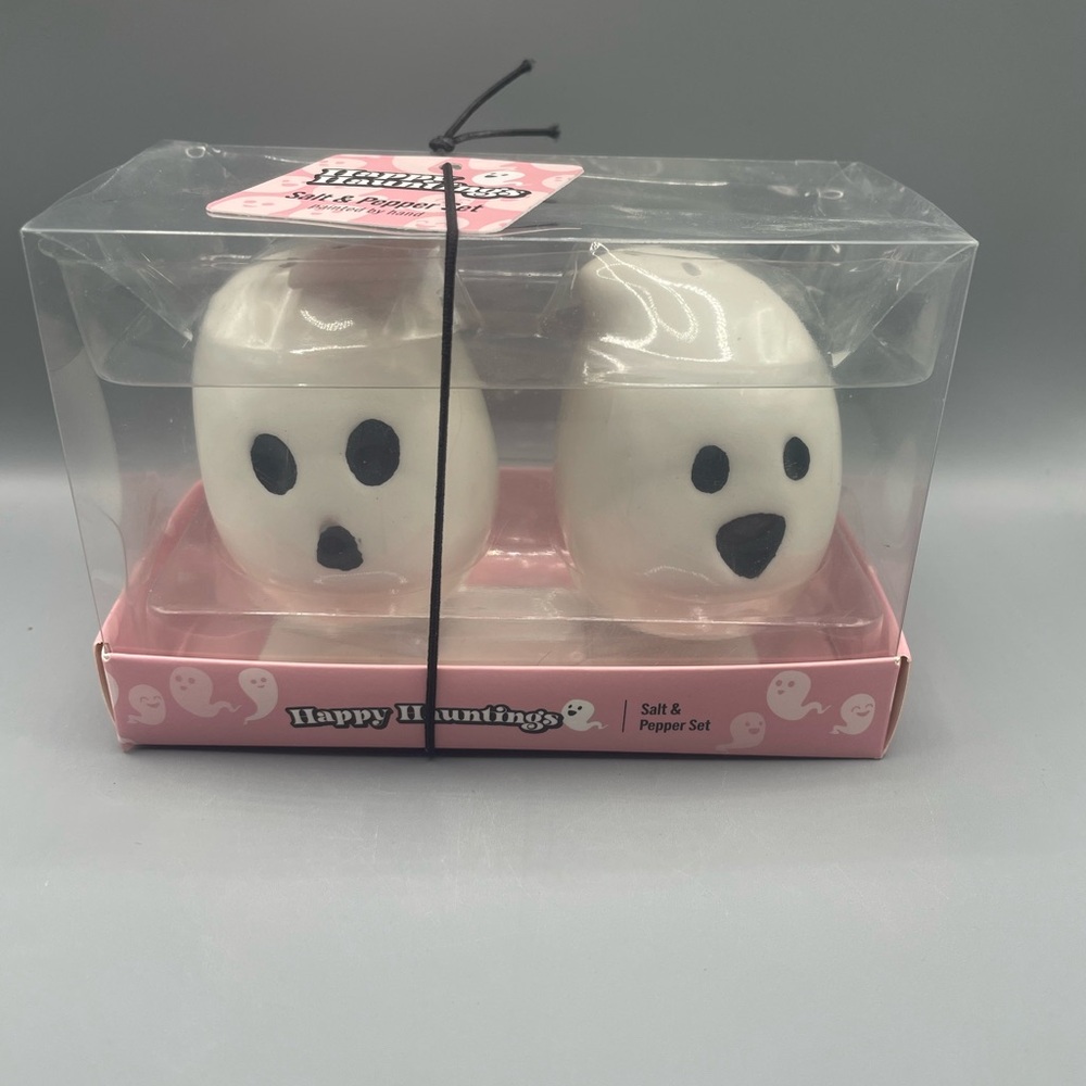 Happy Hauntings Halloween Ghost Salt and Pepper Shakers NEW